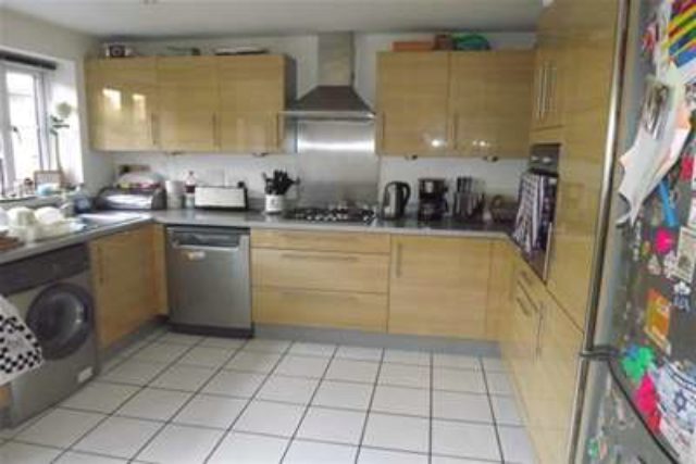  Image of 5 bedroom Property to rent in Albanwood Watford WD25 at Watford, WD25 7BZ